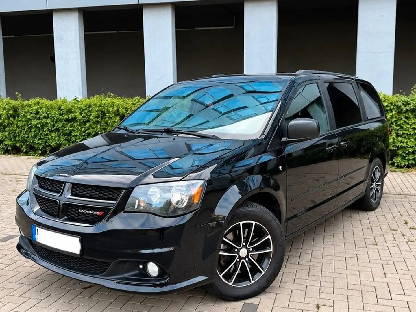 Dodge Grand Caravan LPG BRC 7-Sitzer Stow n Go Navi TÜV NEU Schwarz - 2