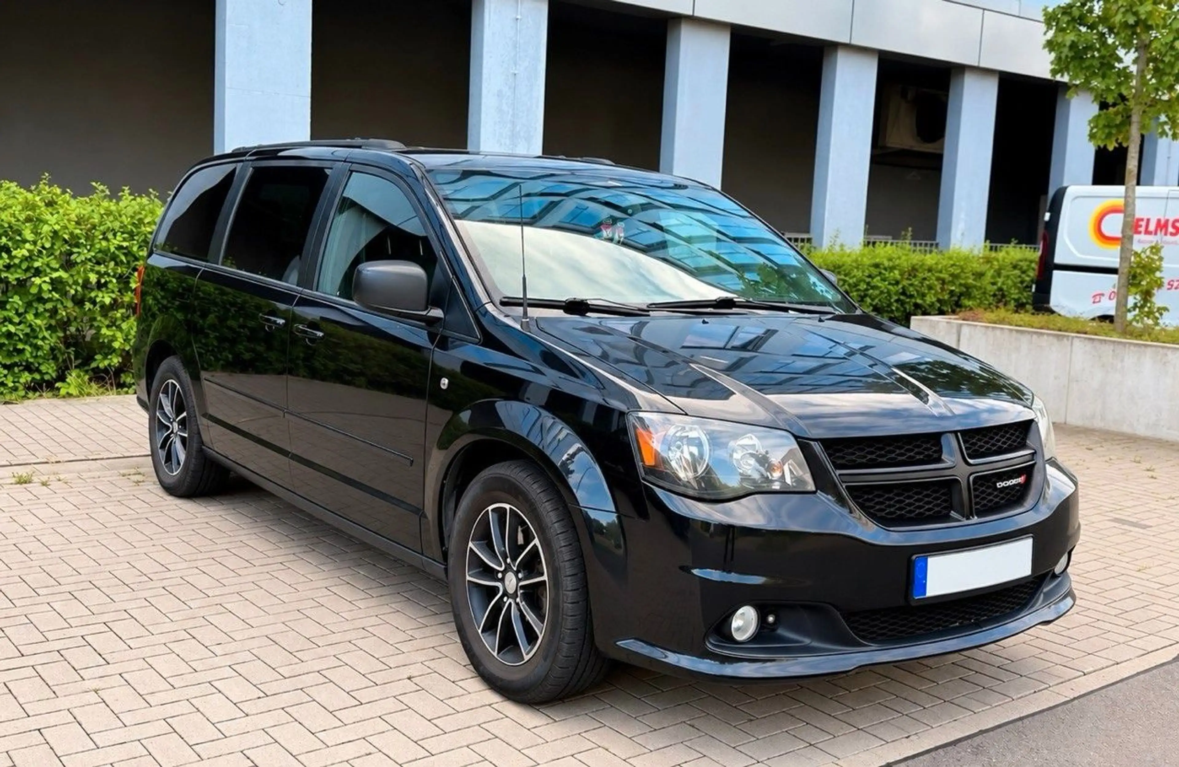 Dodge Grand Caravan LPG BRC 7-Sitzer Stow n Go Navi TÜV NEU