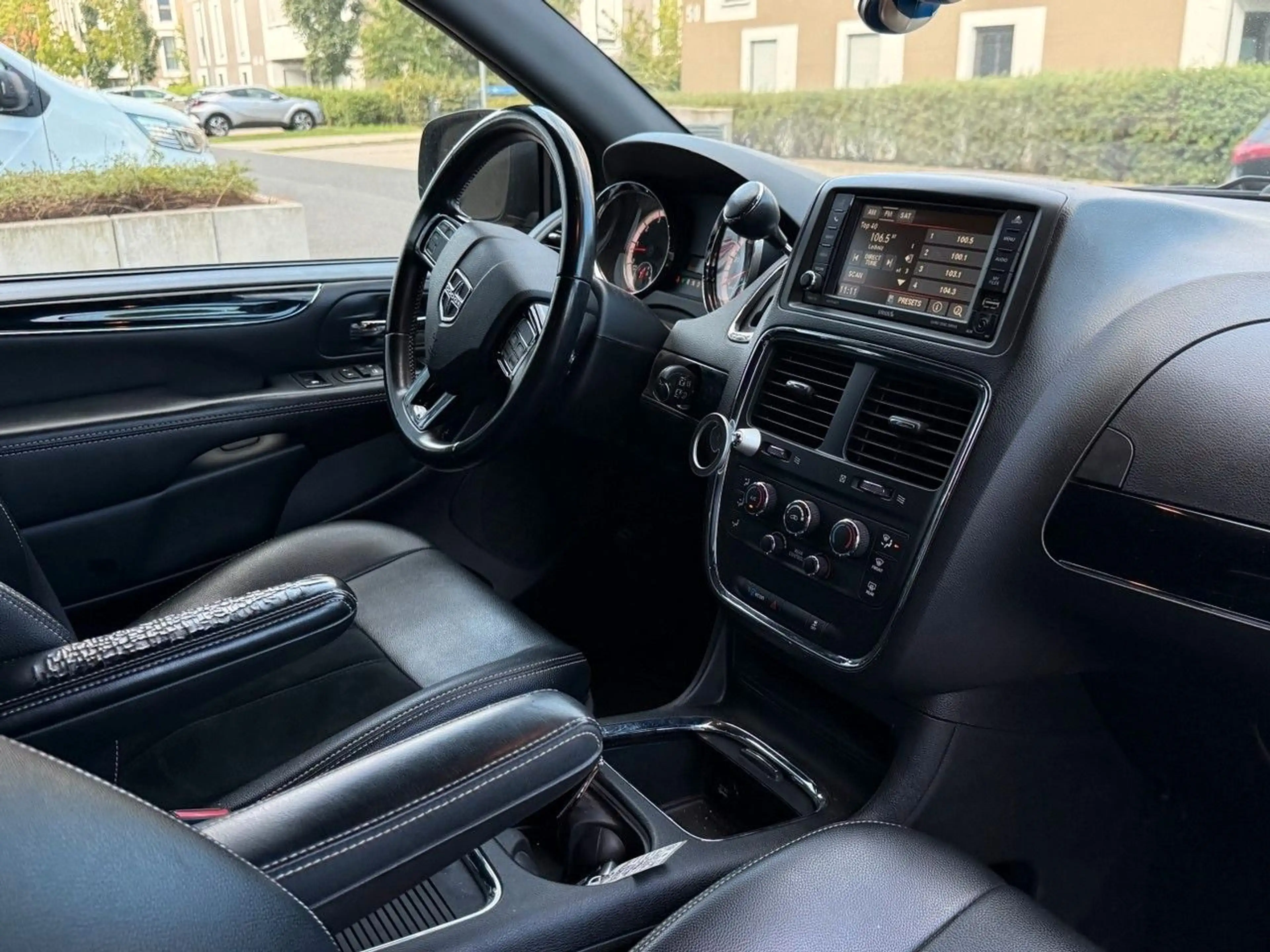 Dodge Grand Caravan LPG BRC 7-Sitzer Stow n Go Navi TÜV NEU — photo 9