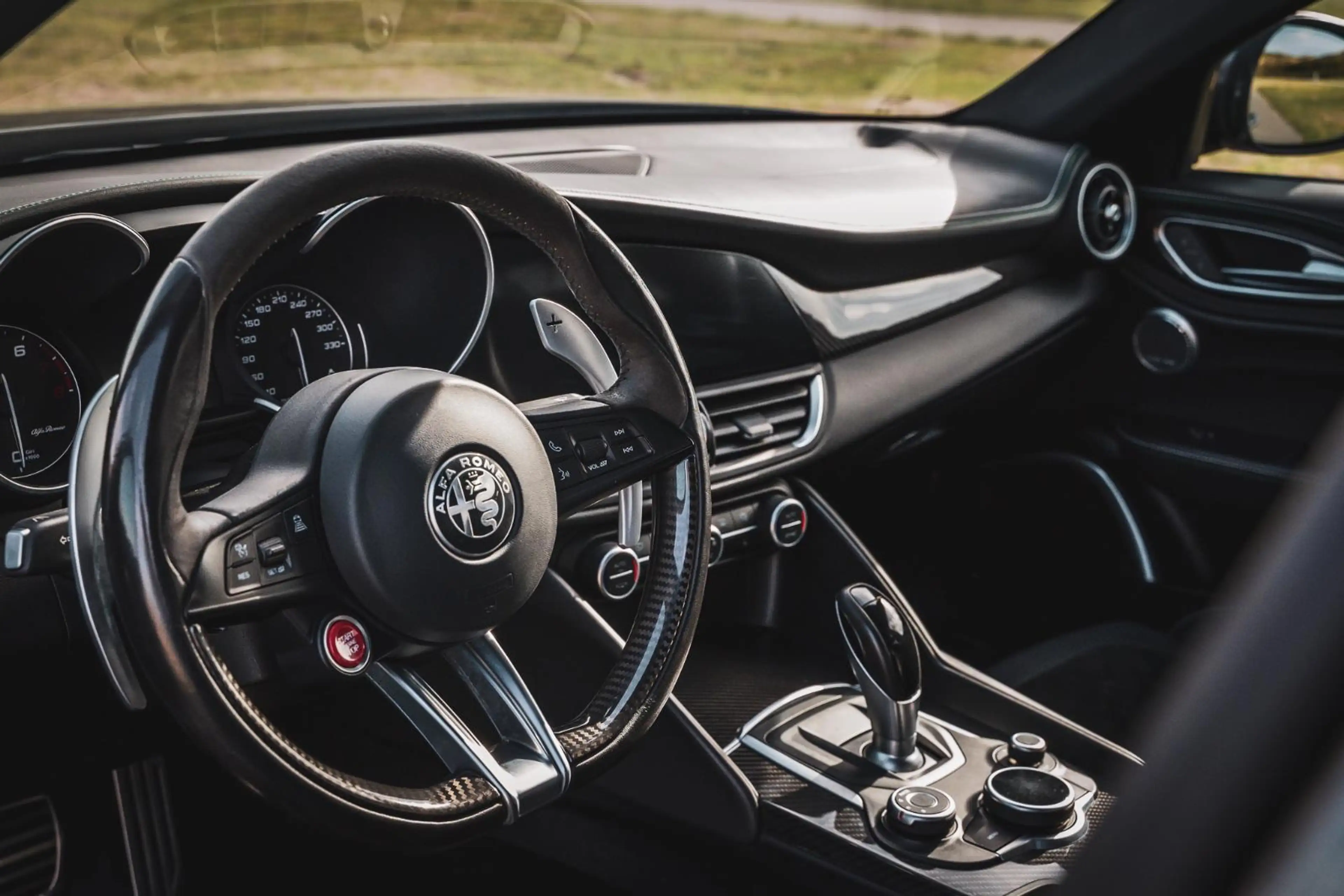 Alfa Romeo Giulia 2.9 V6 Quadrifoglio - BTW AUTO - CARBON PAKKET - H — photo 3