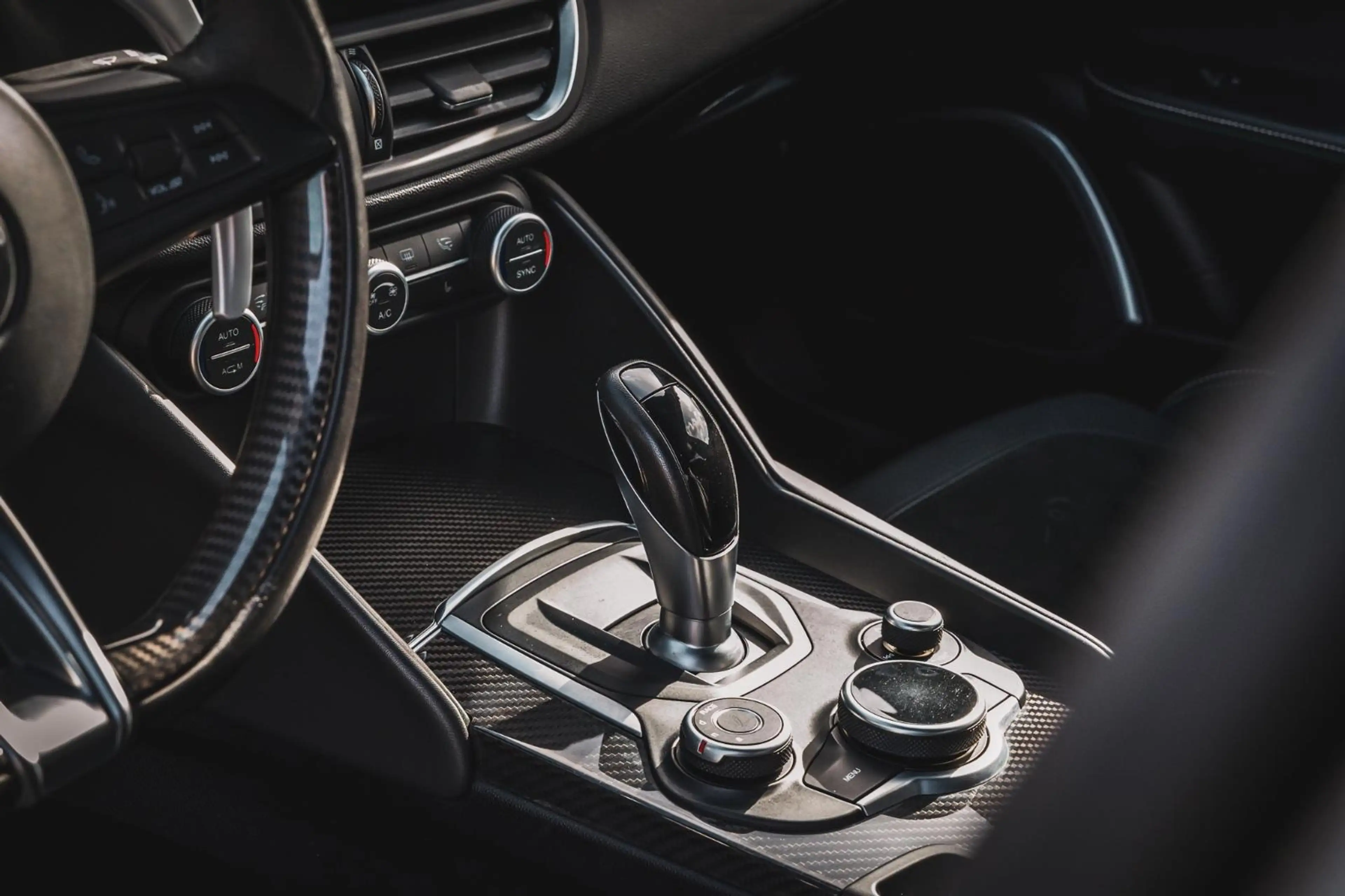 Alfa Romeo Giulia 2.9 V6 Quadrifoglio - BTW AUTO - CARBON PAKKET - H — photo 23