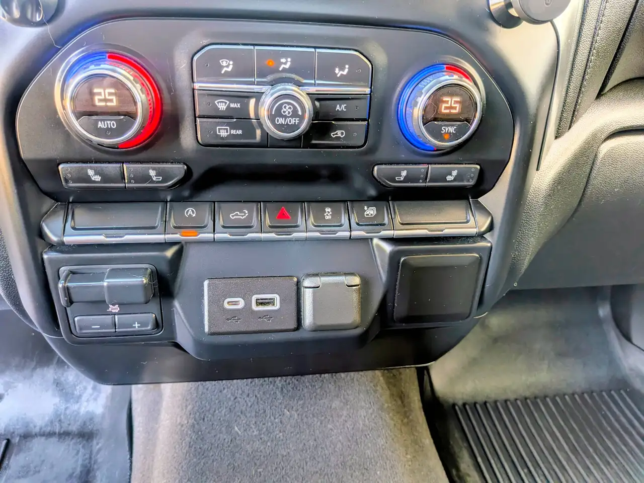 Chevrolet Silverado 1500 photo Chevrolet Silverado 1500