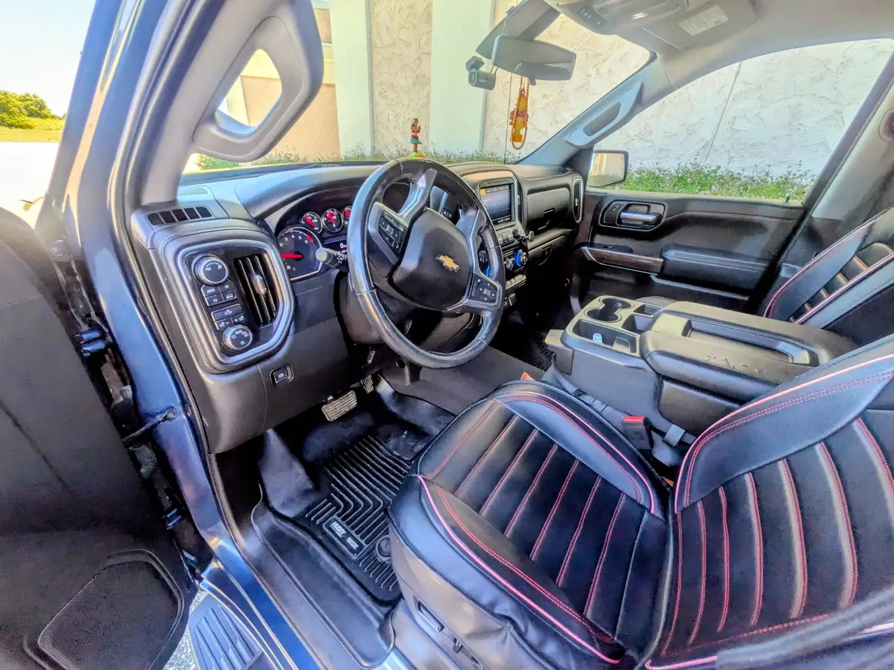 Chevrolet Silverado 1500 photo Chevrolet Silverado 1500