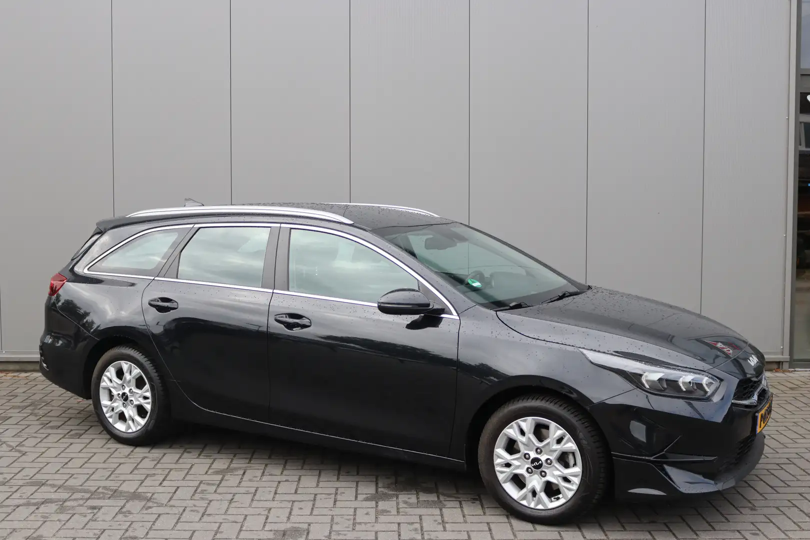 Kia Ceed SW / cee'd SW Sportswagon 120PK T-GDi DynamicLine Facelift/Navig Zwart - 2