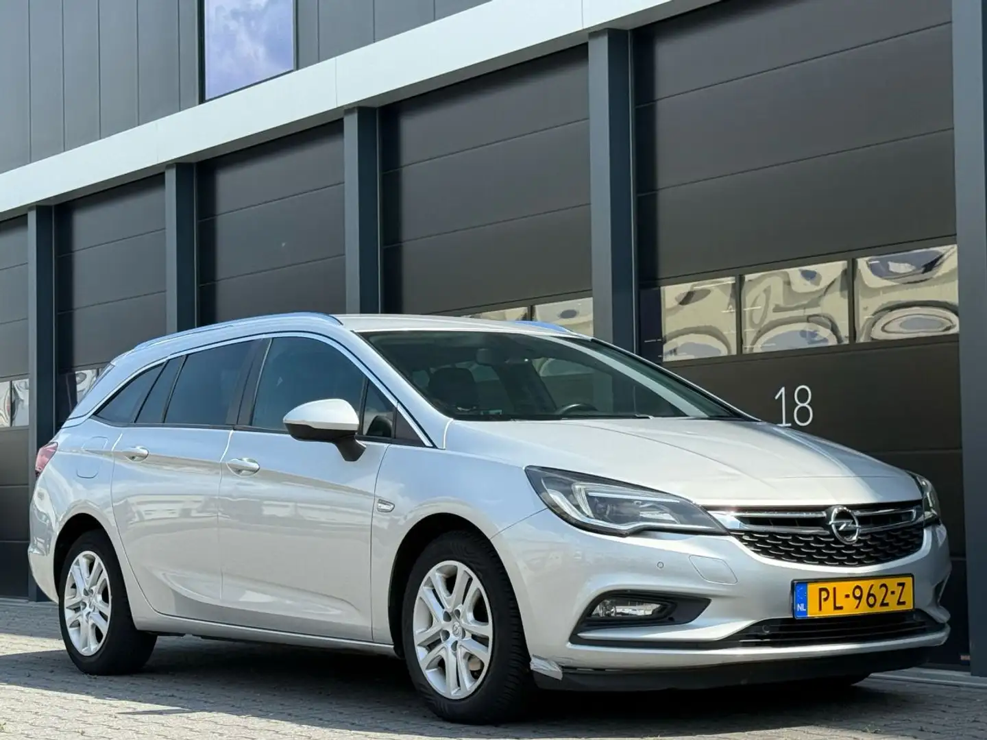 Opel Astra SPORTS TOURER 1.6 CDTI Navi Clima EURO-6 Gris - 2