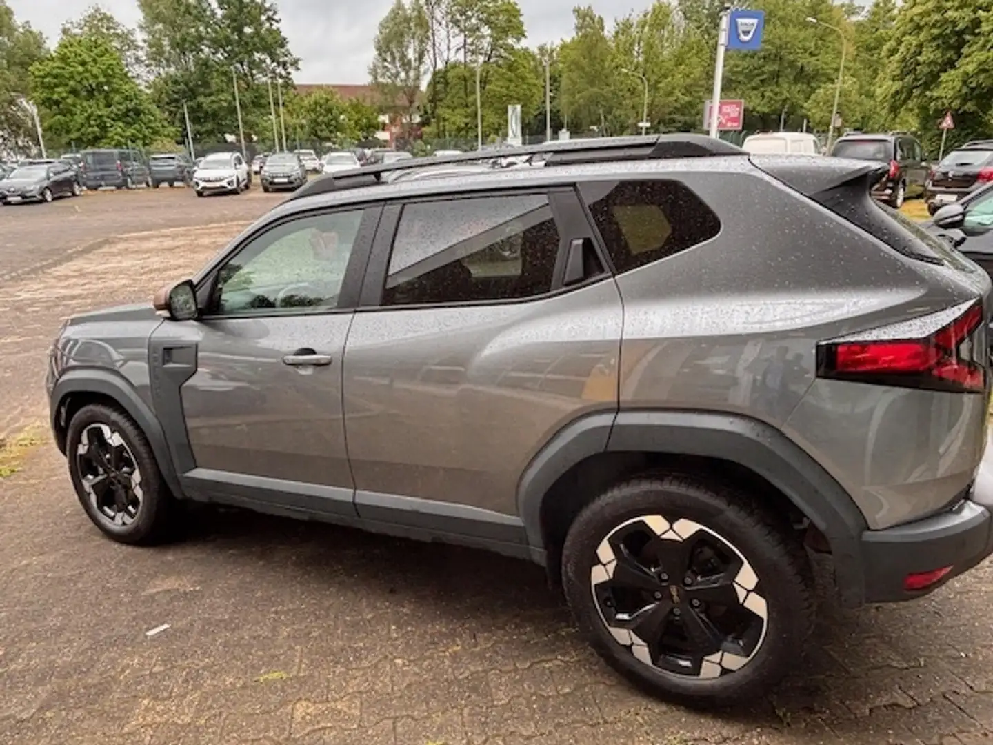 Dacia Duster Extreme HYBRID 140 Automatik Grijs - 2