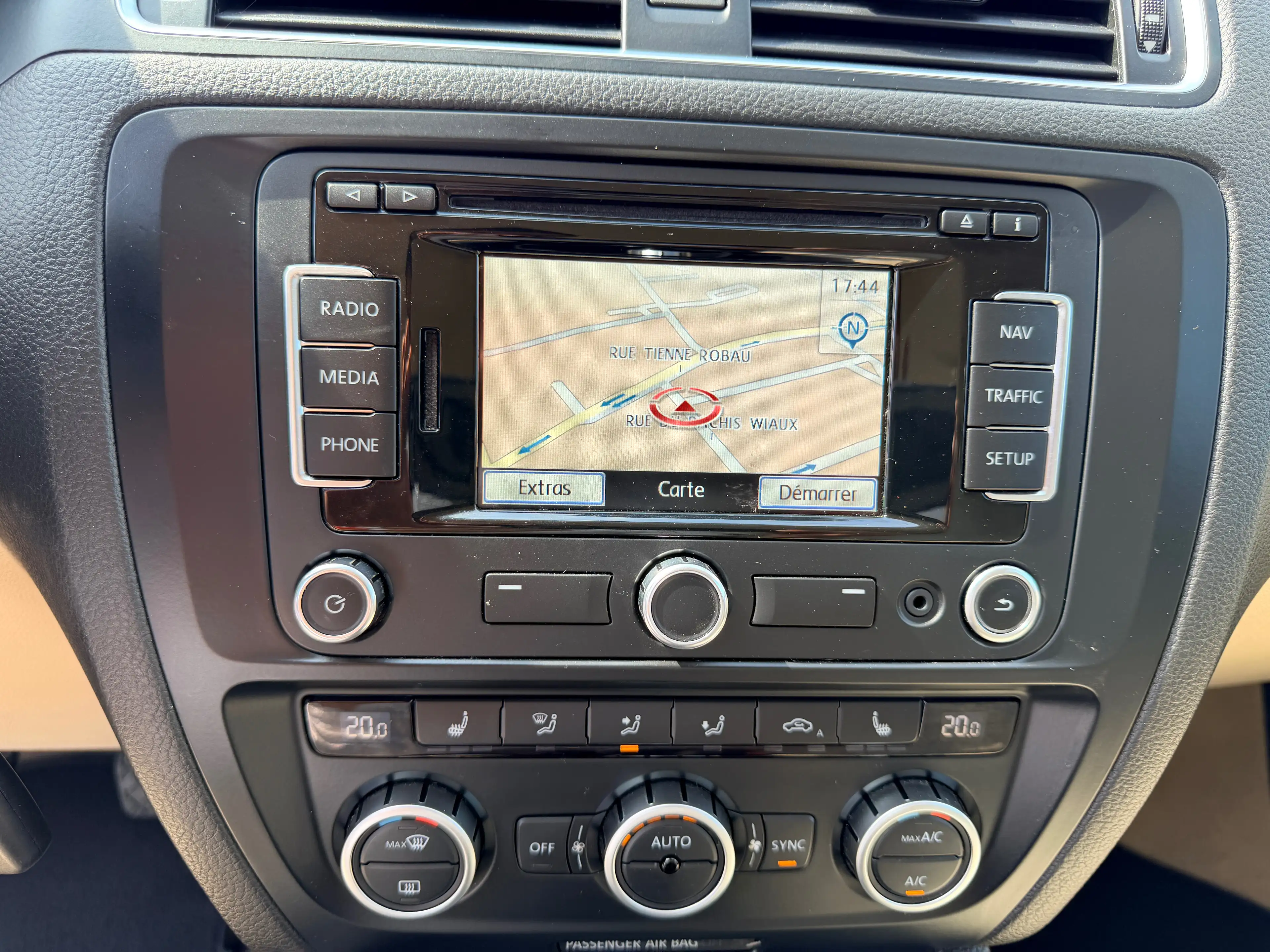 Volkswagen Jetta Jetta 1.2 TSI Comfortline Cuir Chauffants Gps Navigation — photo 10