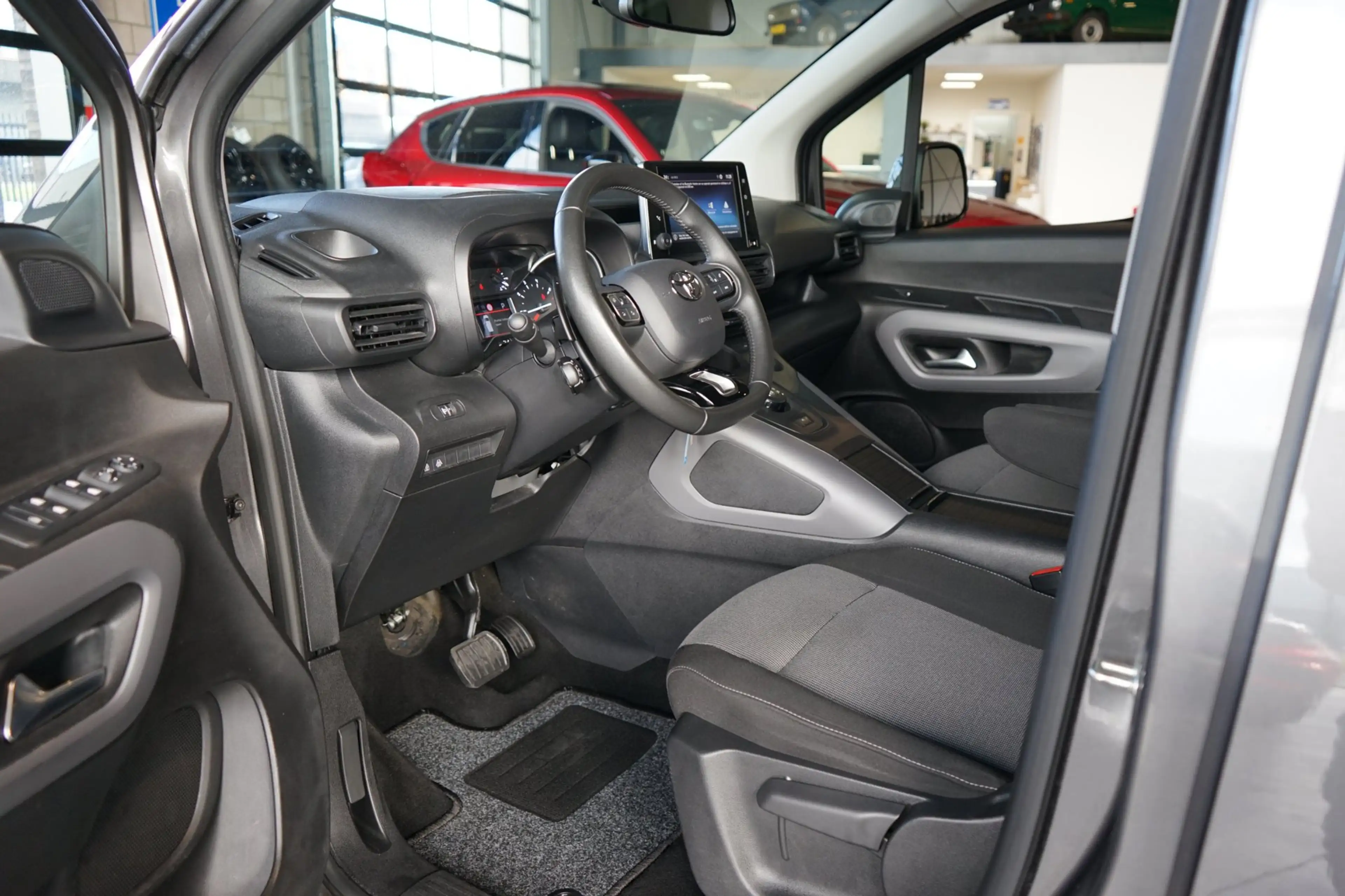 Toyota Proace City Verso 1.2 Turbo L2 LONG DEALER ONDERHOUDEN — photo 4