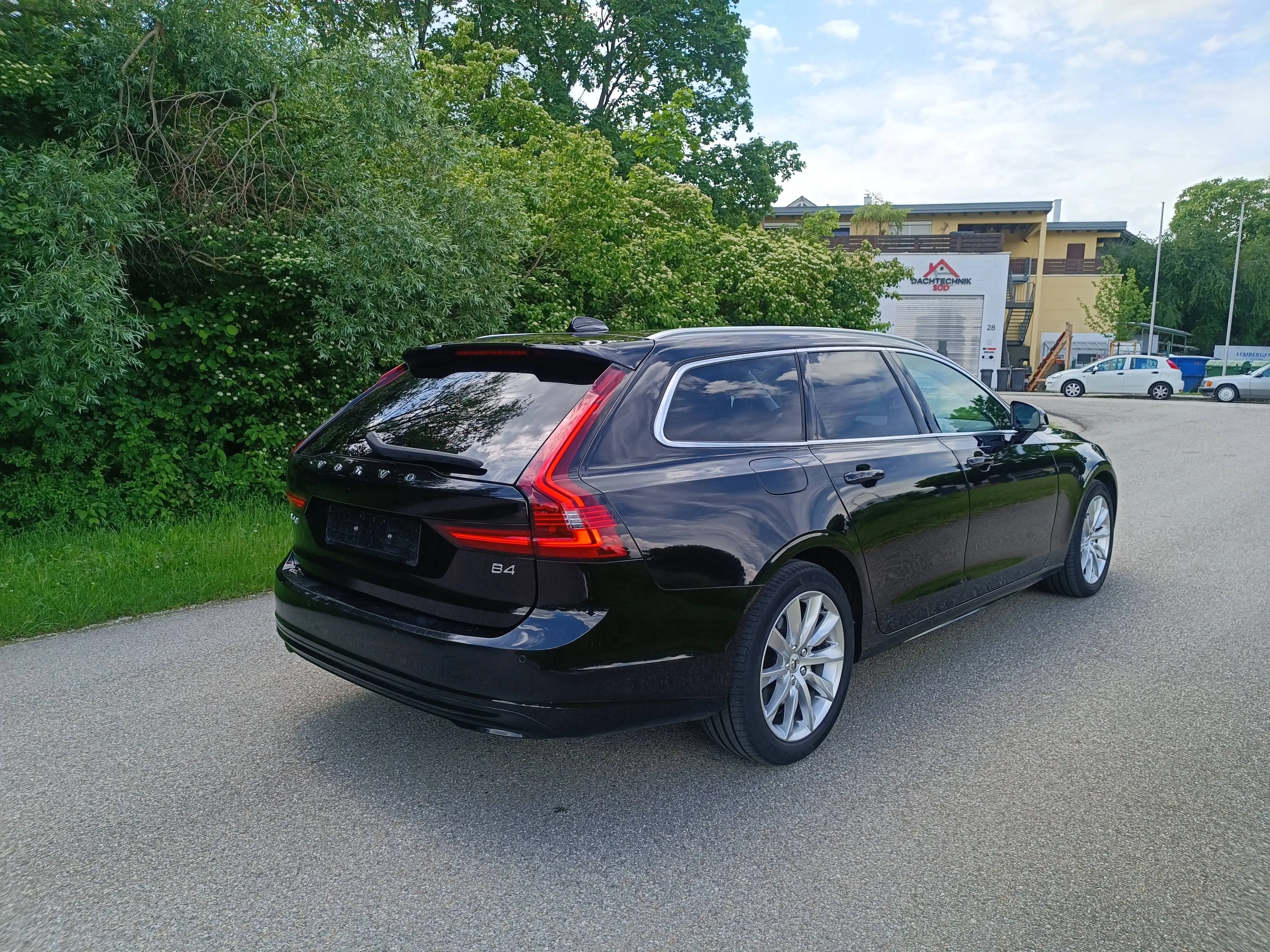 Volvo V90 V90 Diesel B4 D Geartronic Momentum Pro — photo 8