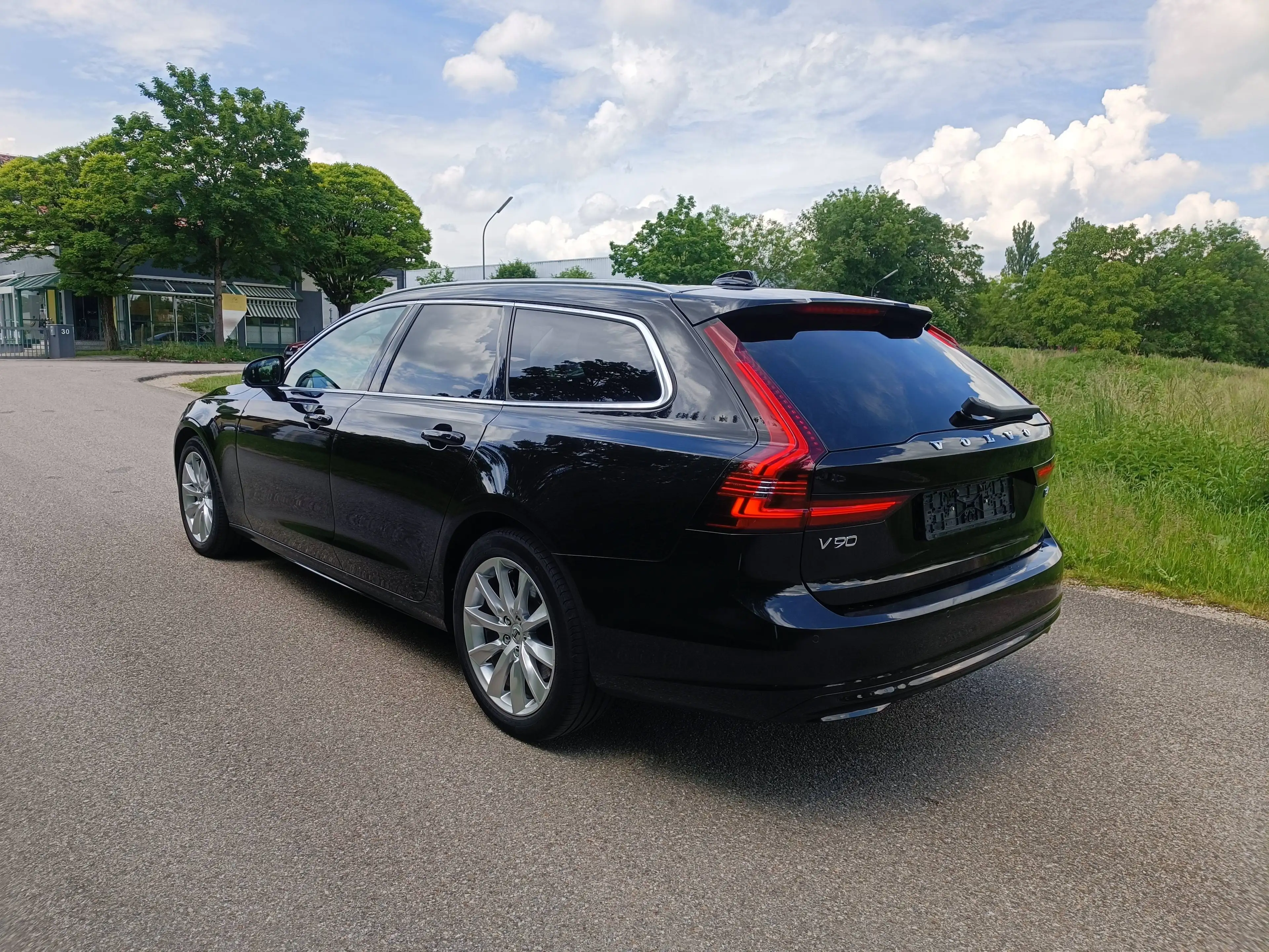 Volvo V90 V90 Diesel B4 D Geartronic Momentum Pro — photo 14