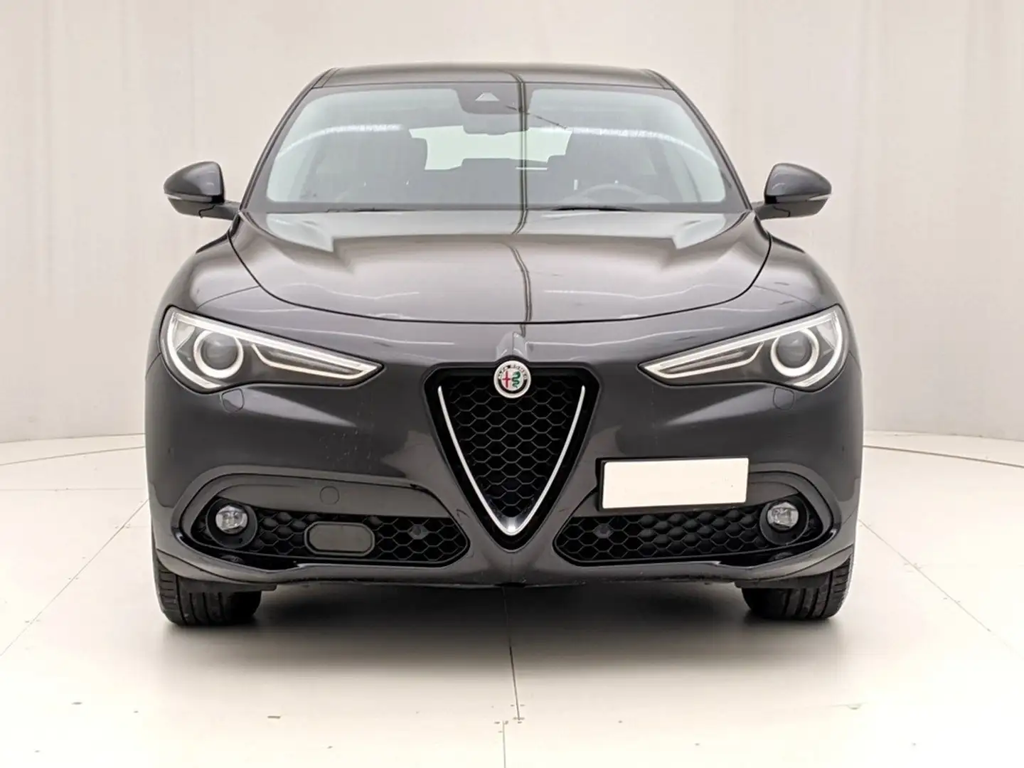 Alfa Romeo Stelvio 2.2 Turbo Executive Schwarz - 2