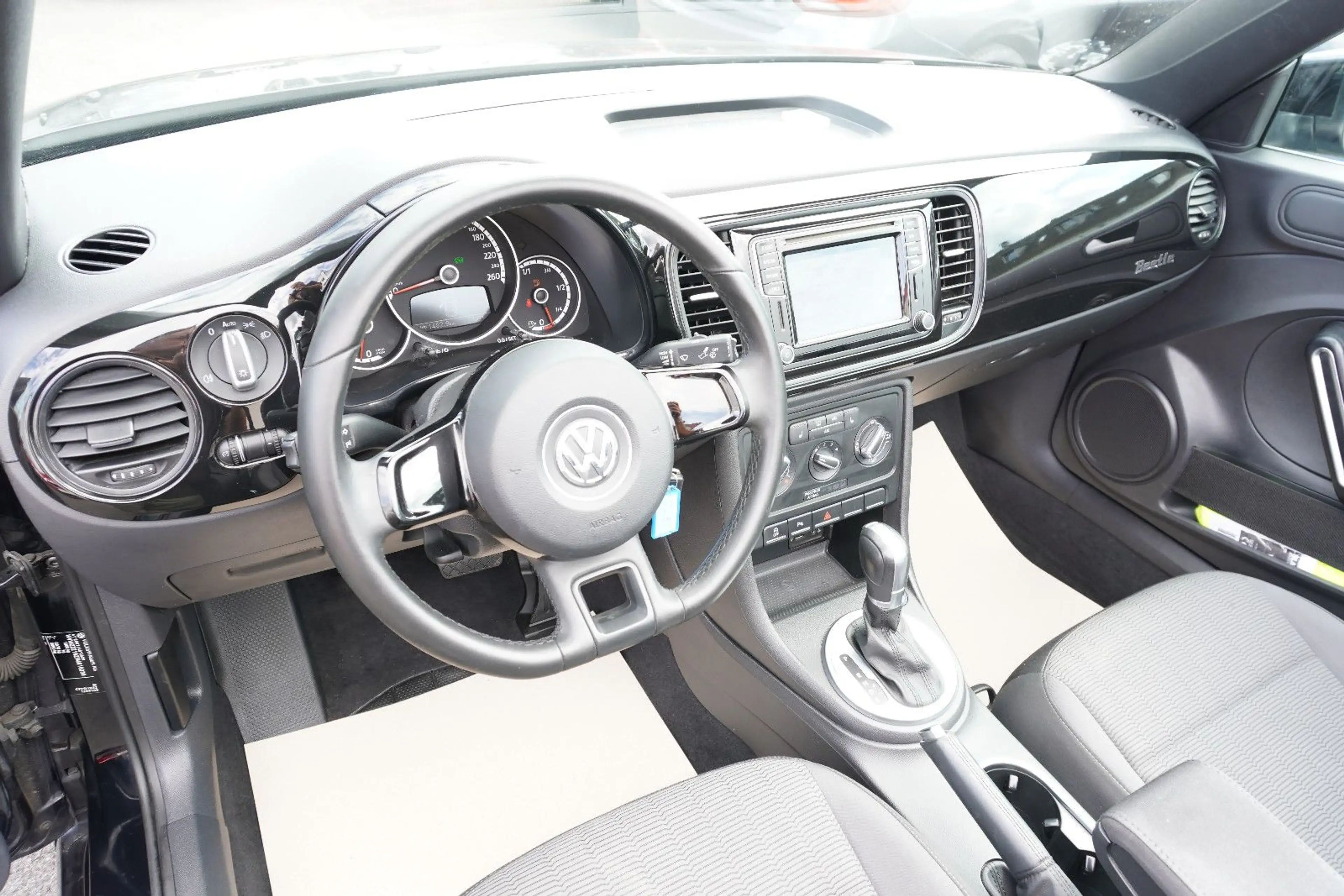 Volkswagen Beetle Cabriolet *Automatik*Navi*nur 37.600 KM* — photo 13