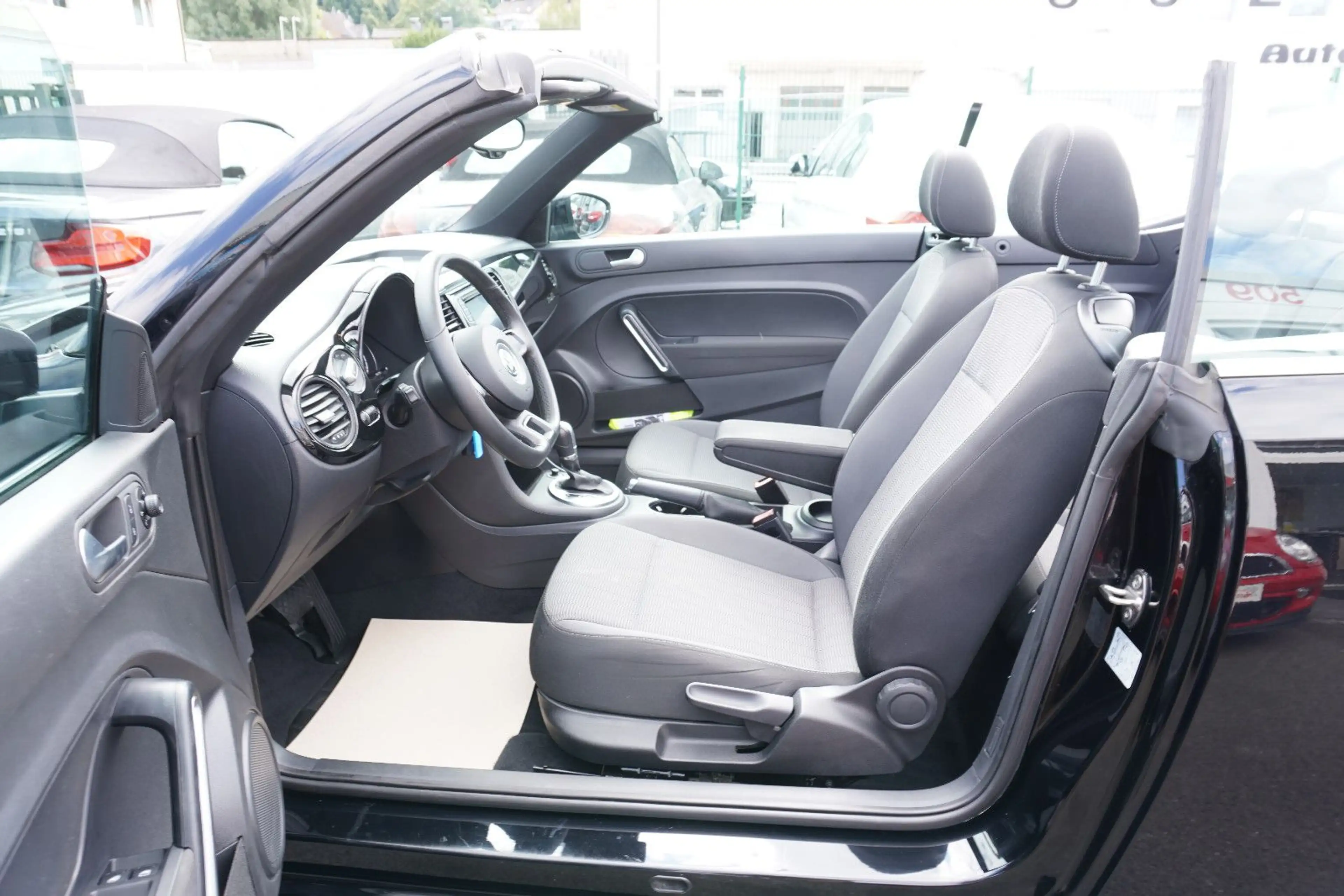 Volkswagen Beetle Cabriolet *Automatik*Navi*nur 37.600 KM* — photo 12