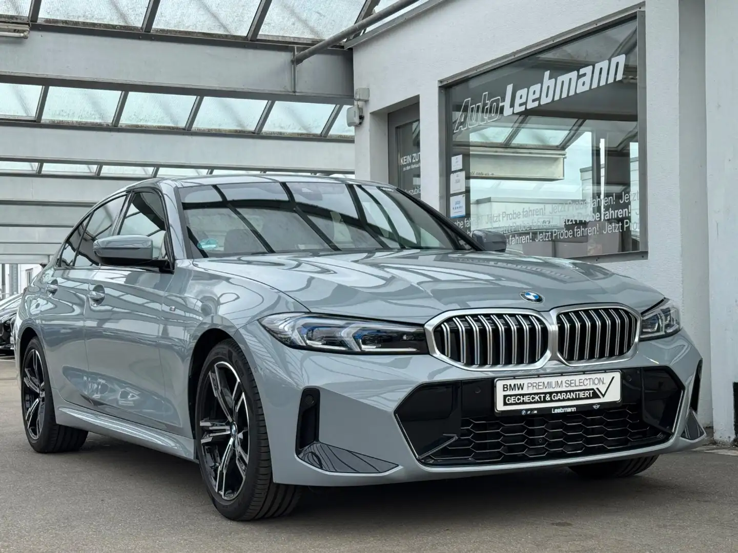 BMW 320 d Lim. M-Sportpaket HUD GARANTIE bis 03/2029 Grau - 2