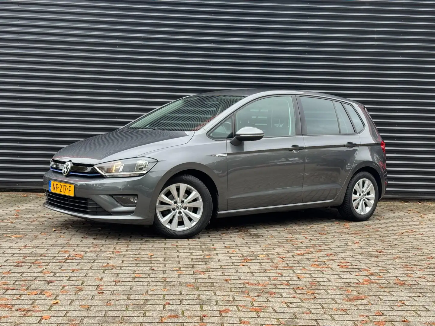 Volkswagen Golf Sportsvan 1.0 TSI Comfortline | Automaat | Airco | Navigatie Grau - 1