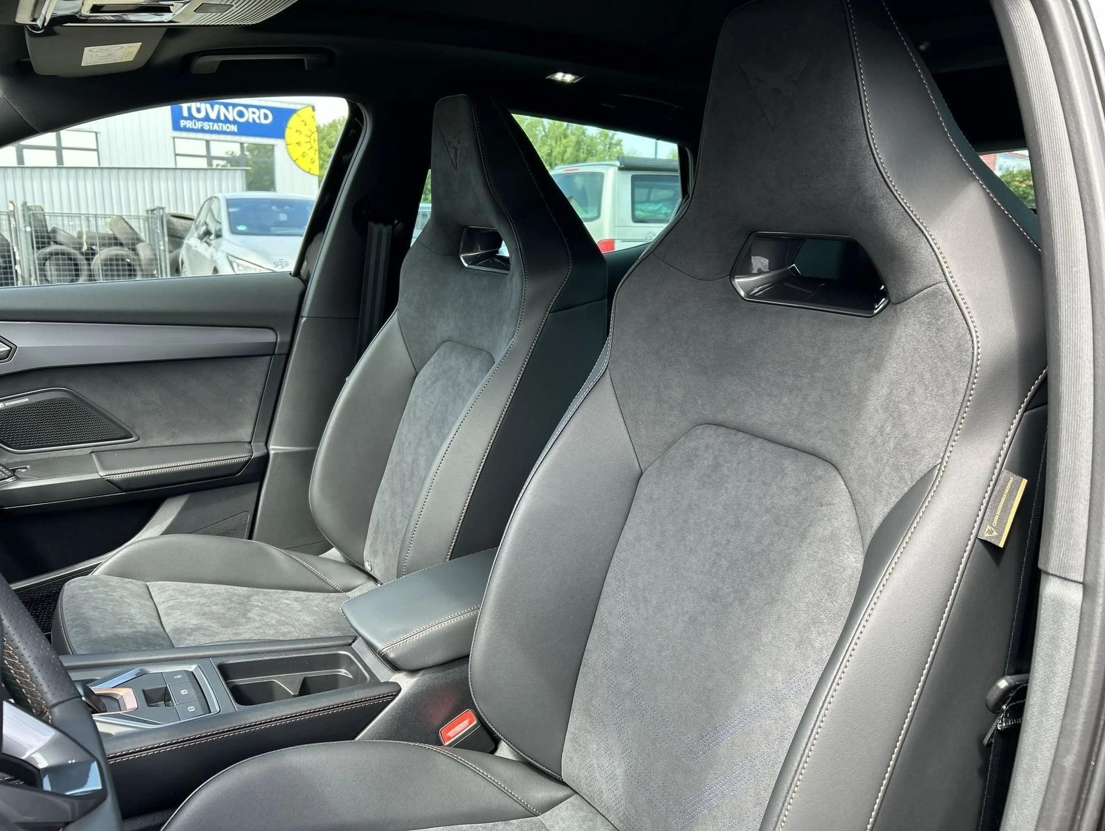 CUPRA Formentor 2.0 TSI VZ W Pano Matrix ACC AHK LED — photo 12
