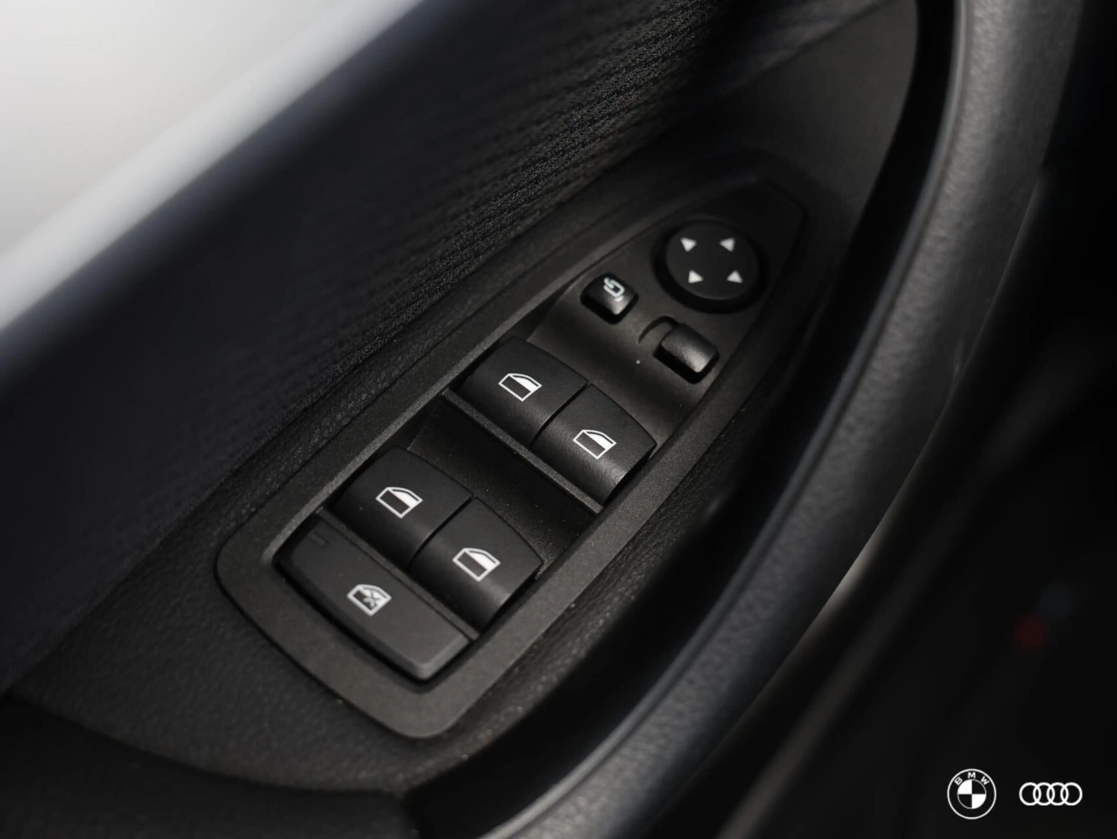 BMW X2 20i M SPORT / ACC / HEADUP / CARPLAY / DAB+ / 19" — photo 12