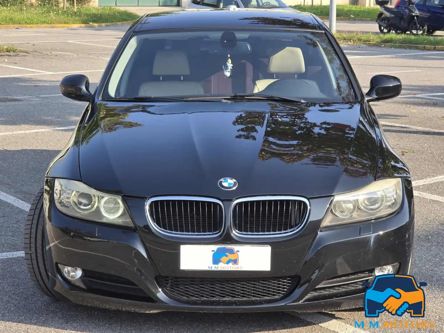 BMW 320 d Touring Attiva Nero - 2