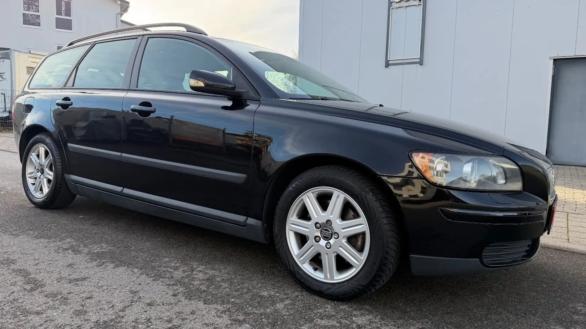 Volvo V50 Kombi 2.4 AUTOMATIK TÜV,KLIMA,PDC Nero - 2