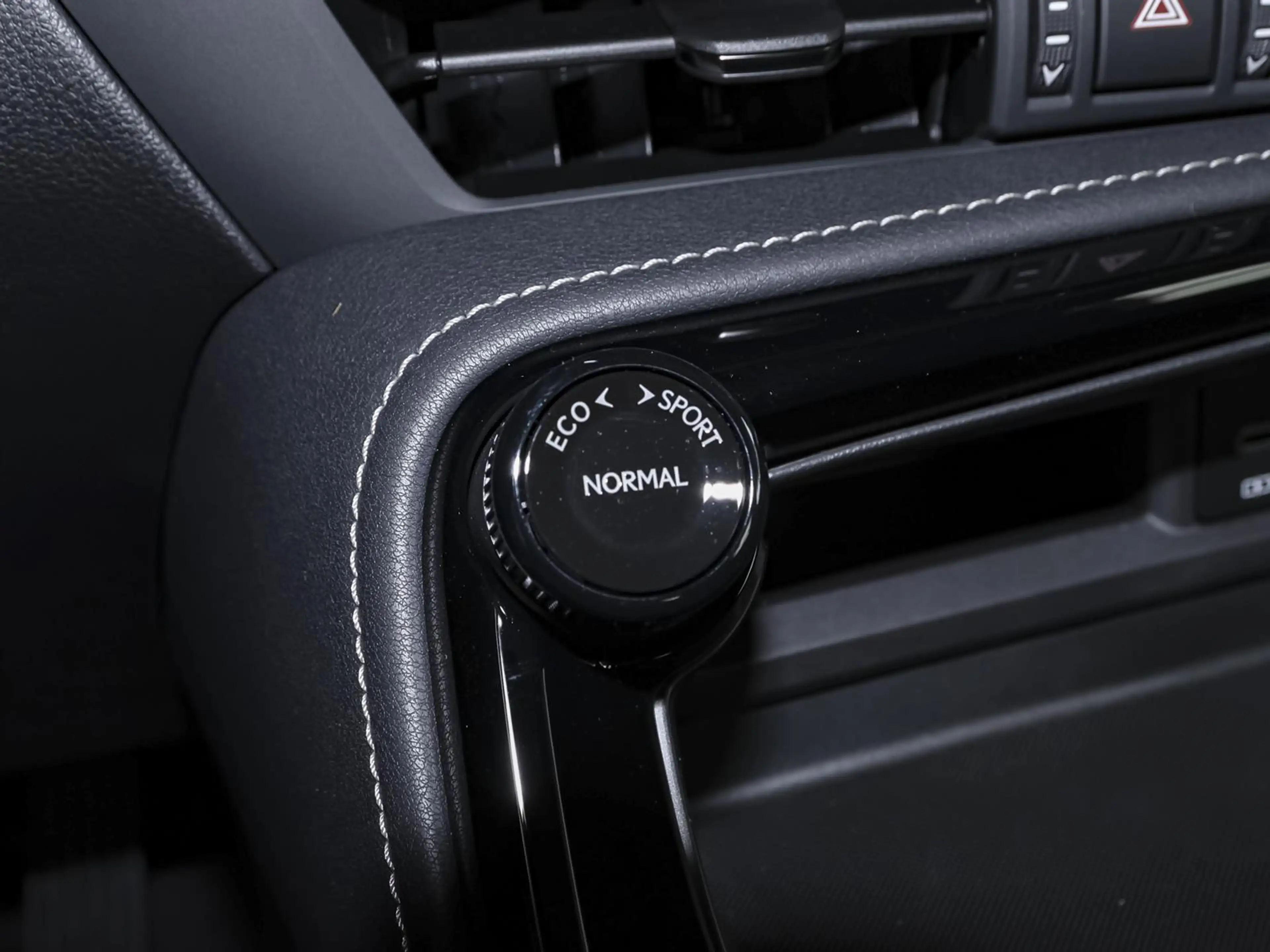 Lexus NX 350h Hybrid Comfort E-FOUR — photo 13