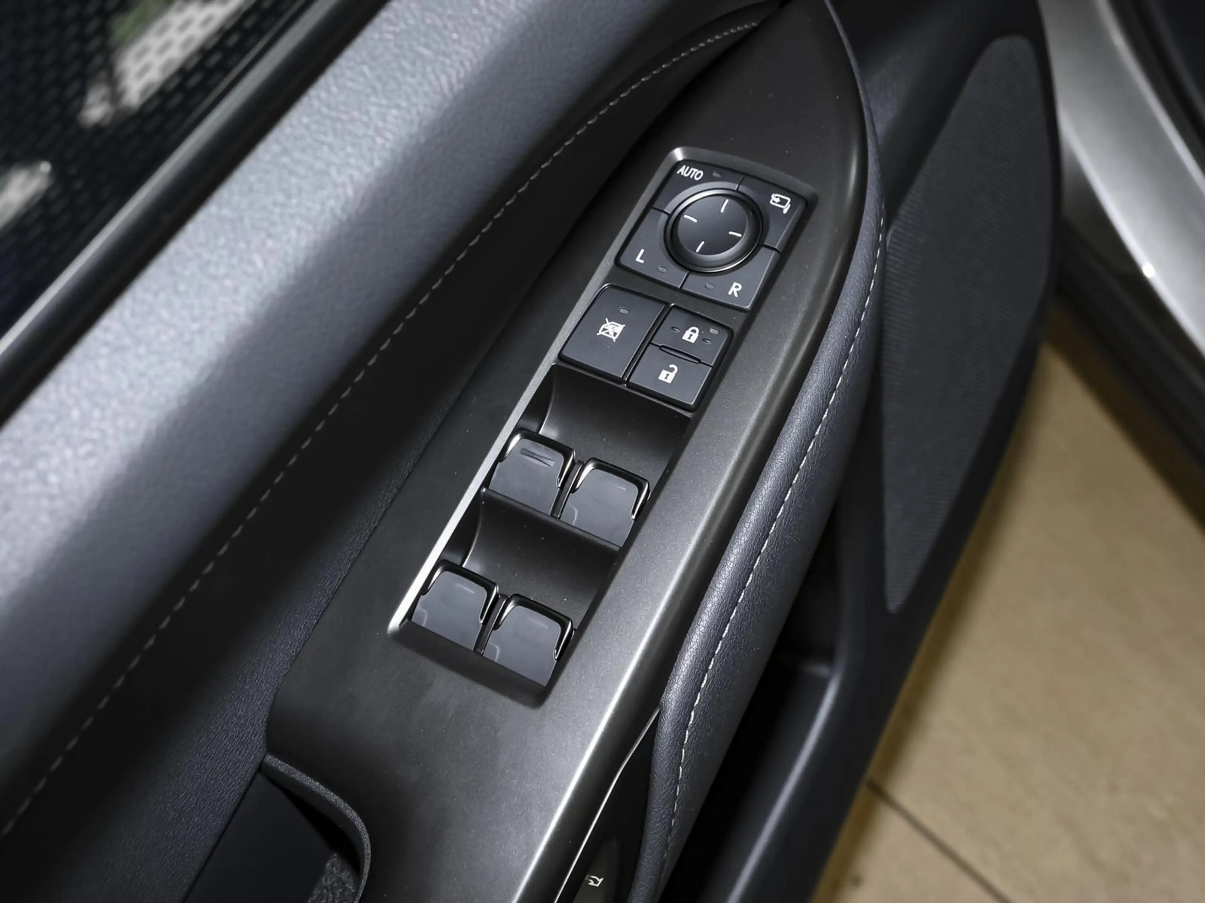 Lexus NX 350h Hybrid Comfort E-FOUR — photo 9