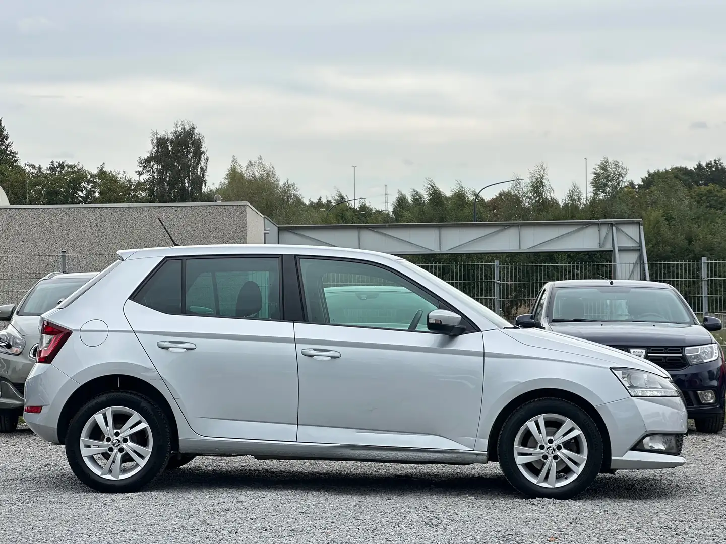 Skoda Fabia Fabia 1.0i MARCHAND VOIR PHOTO Zilver - 2