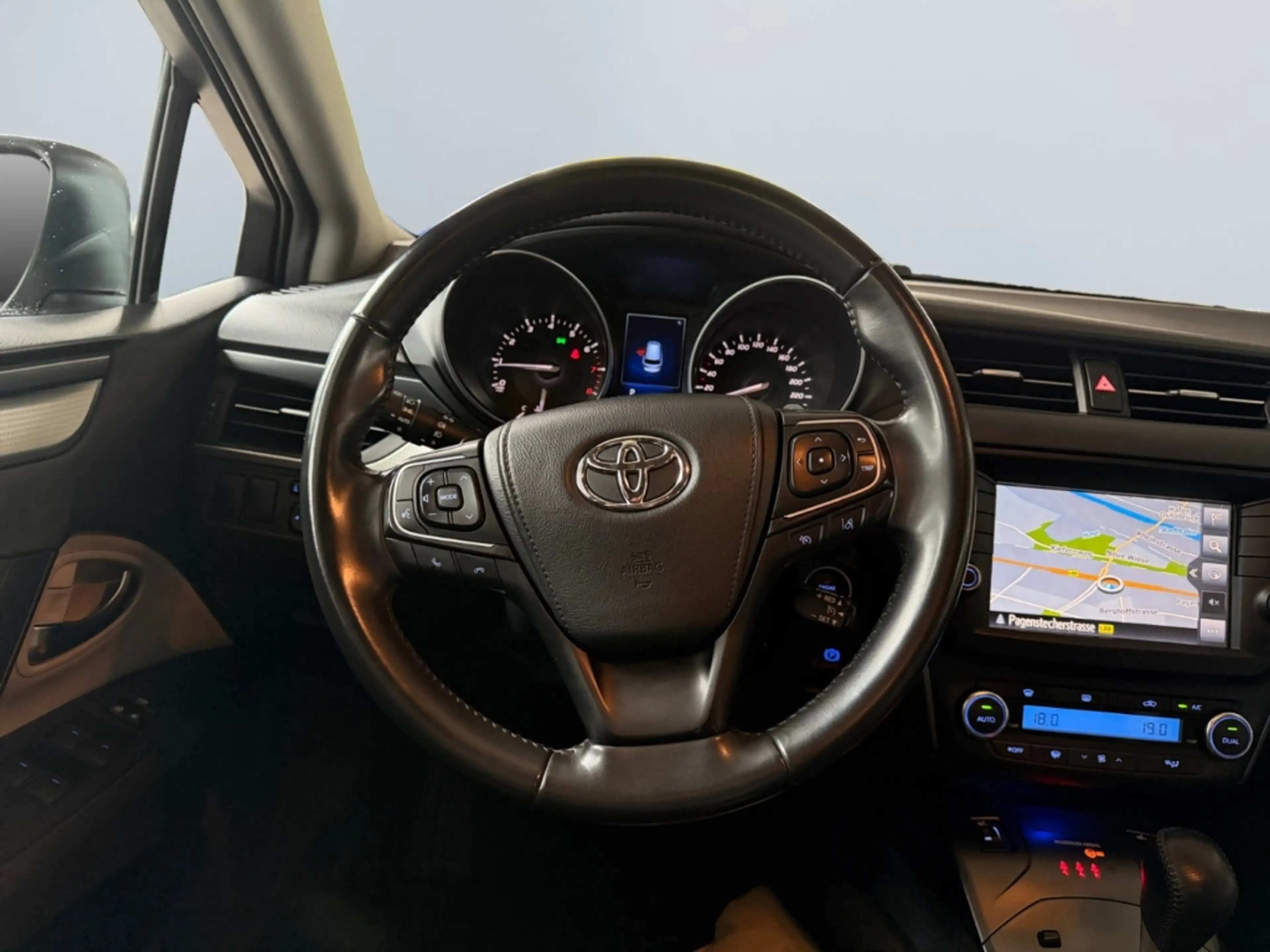 Toyota Avensis 1.8 TS Team D *Automatik*LED*CAM*SHZ*Navi* — photo 12
