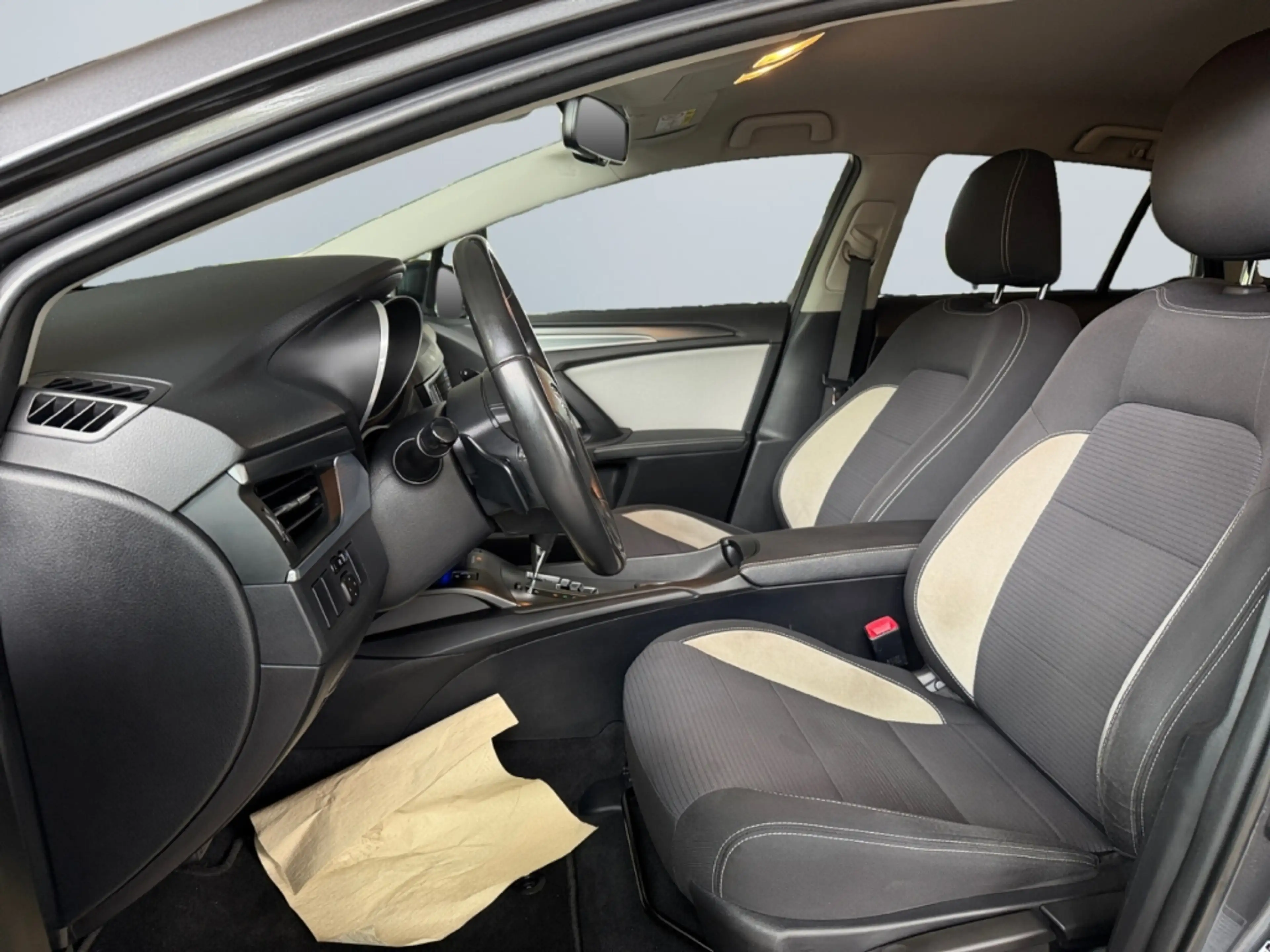 Toyota Avensis 1.8 TS Team D *Automatik*LED*CAM*SHZ*Navi* — photo 9