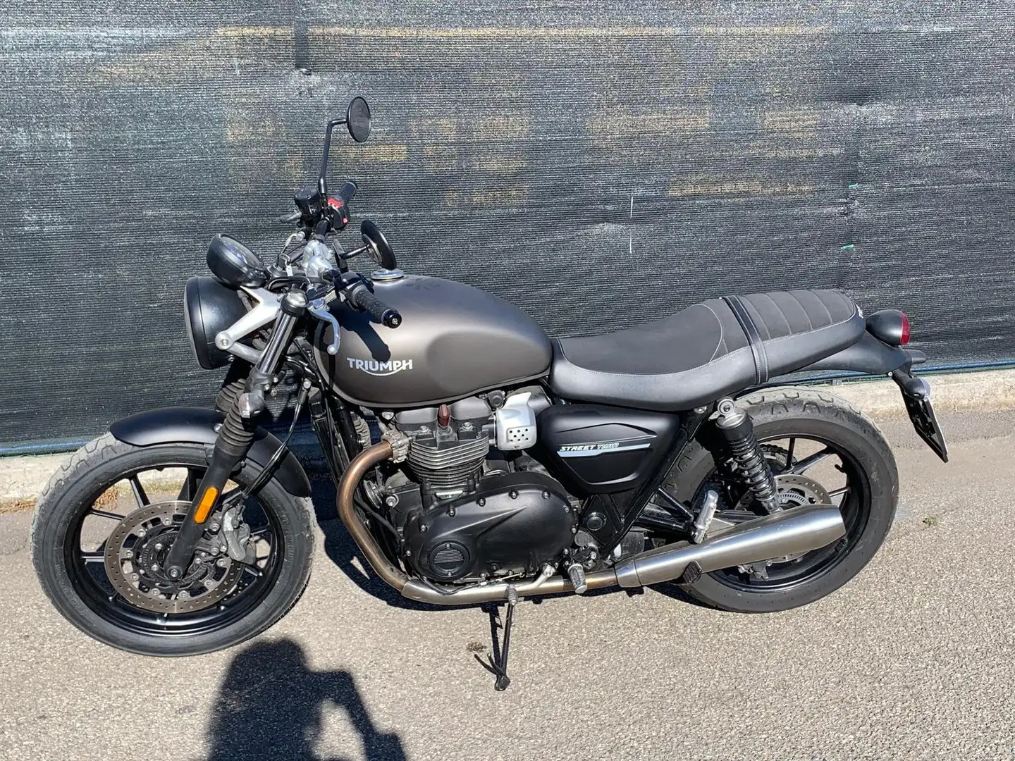 Triumph Street Twin Gri - 1