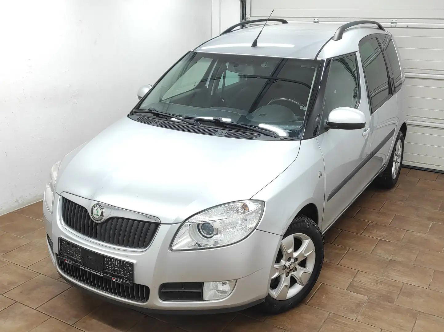 Skoda Roomster 1.6 AUTOMATIK GAS KLIMAA PDC SHZ TEMP BC ESP Comfo Gris - 2