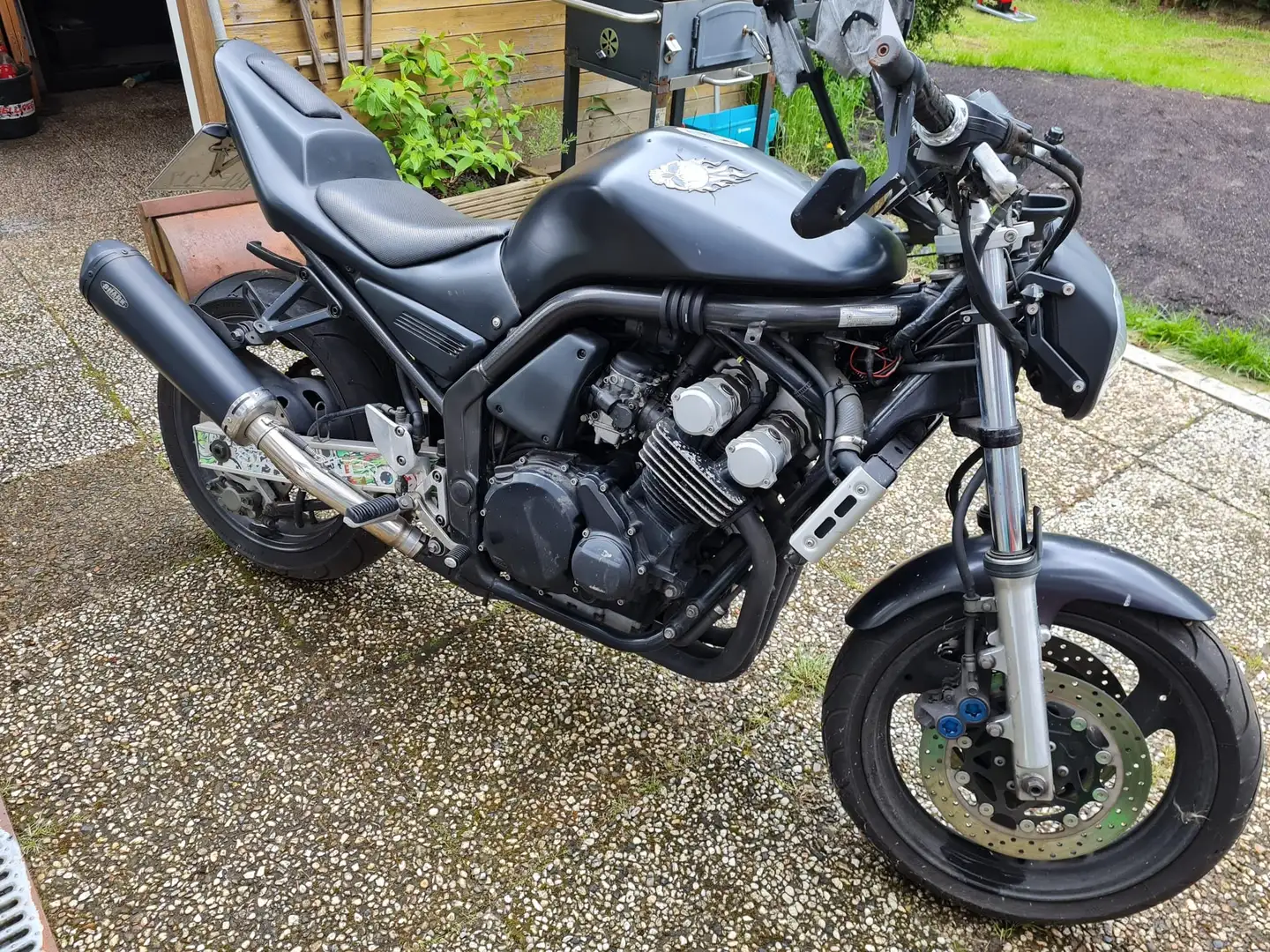 Yamaha FZS 600 Negro - 1