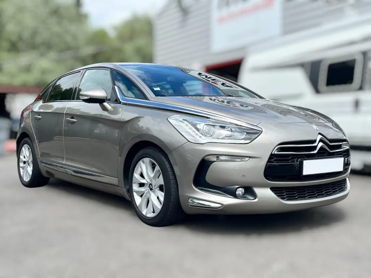Citroen DS5 2.0 HDi160 So Chic Gris - 1