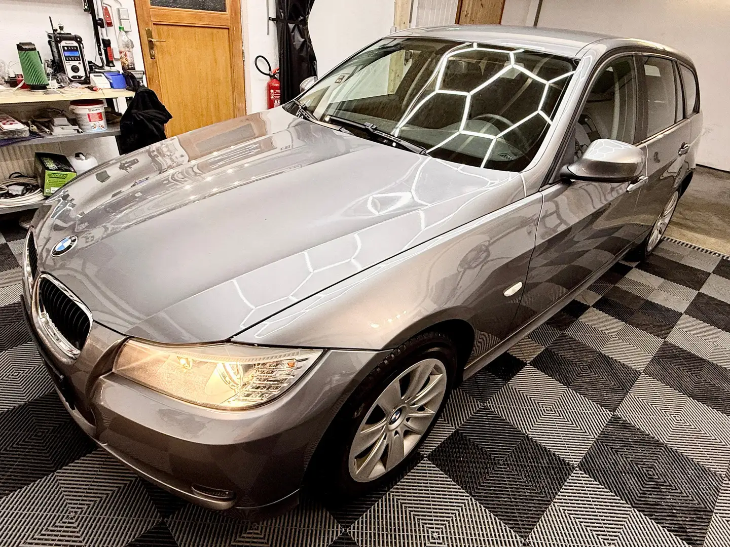 BMW 318 Diesel, Touring  8x Alufelgen,TÜV neu. Grau - 1