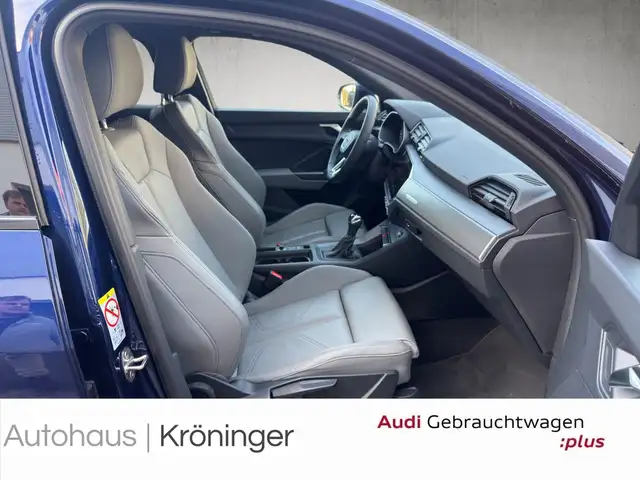 Audi Q3 view 9