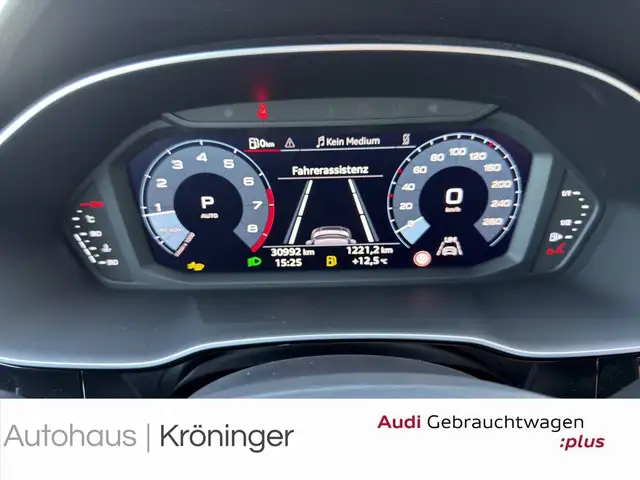 Audi Q3 view 12