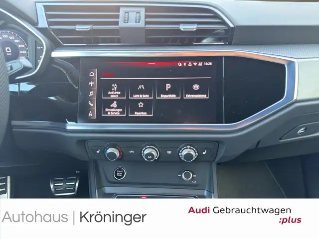 Audi Q3 view 15