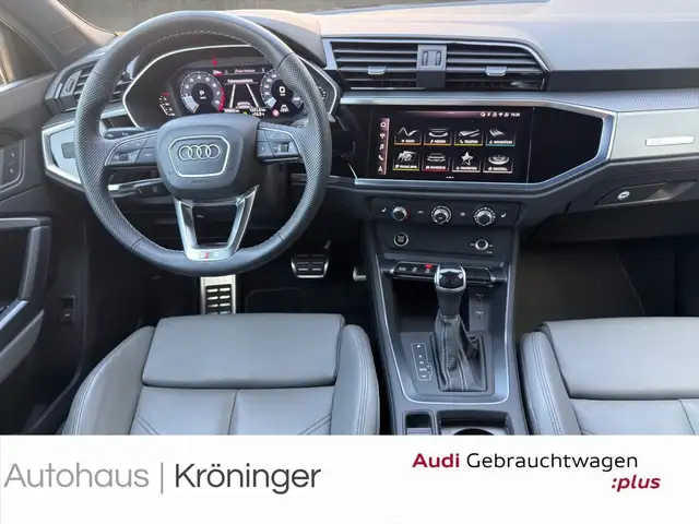 Audi Q3 view 13