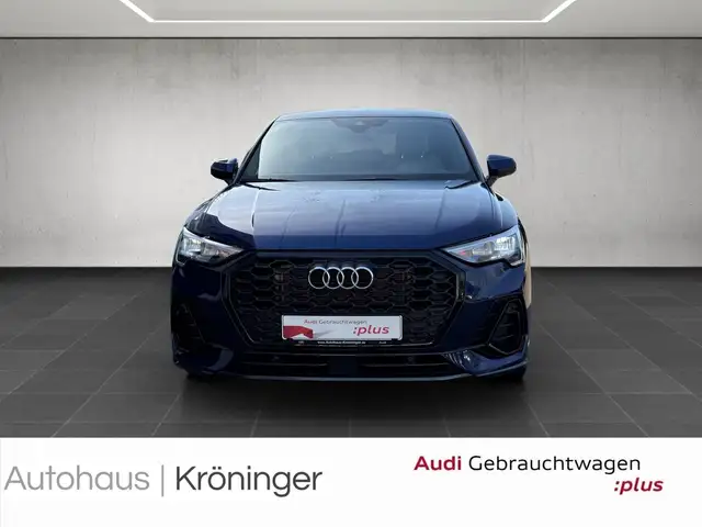 Audi Q3 view 5
