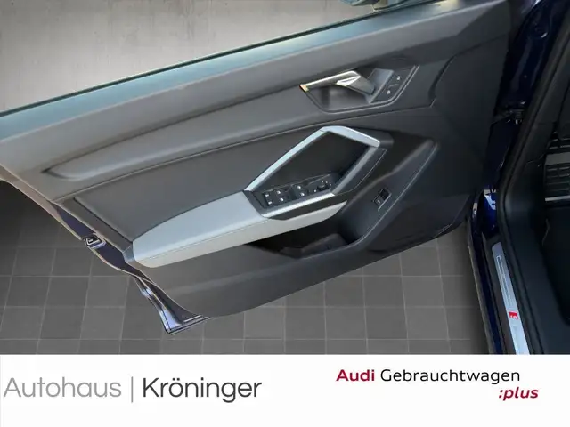 Audi Q3 view 8
