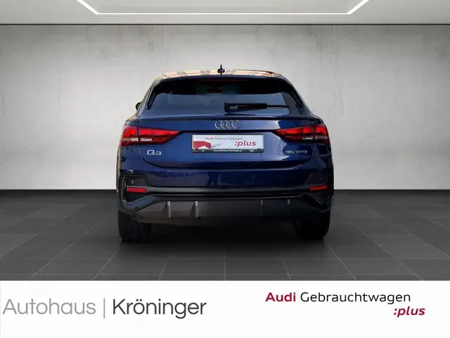 Audi Q3 view 6