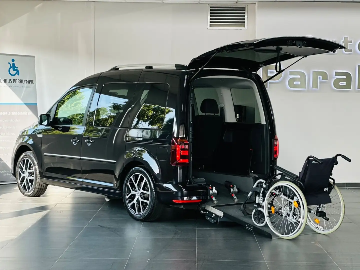 Volkswagen Caddy Highline TDI DSG Behindertengerecht-Rampe Zwart - 1
