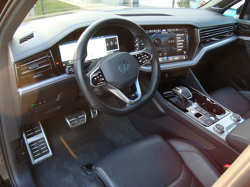 Volkswagen Touareg 4Motion R-Line Nur 63 TKM 1-Hand Mega Voll !! — photo 6