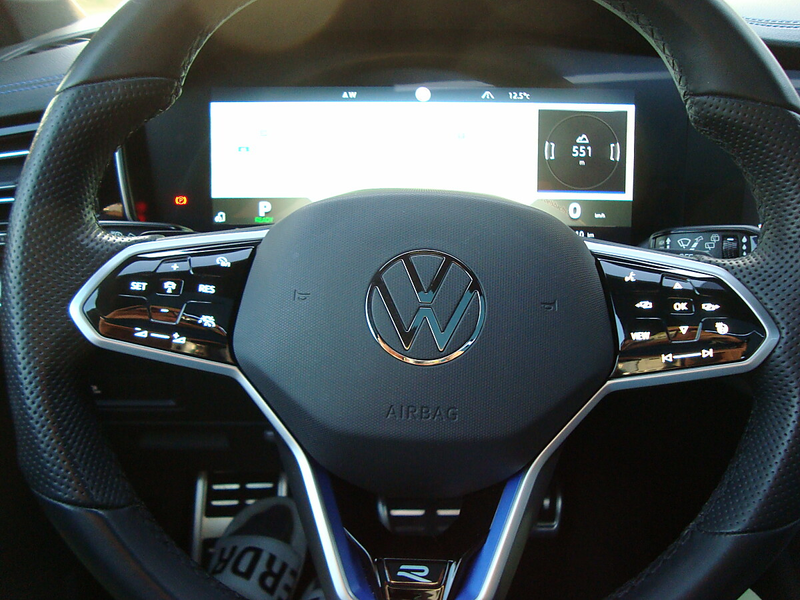 Volkswagen Touareg 4Motion R-Line Nur 63 TKM 1-Hand Mega Voll !! — photo 14