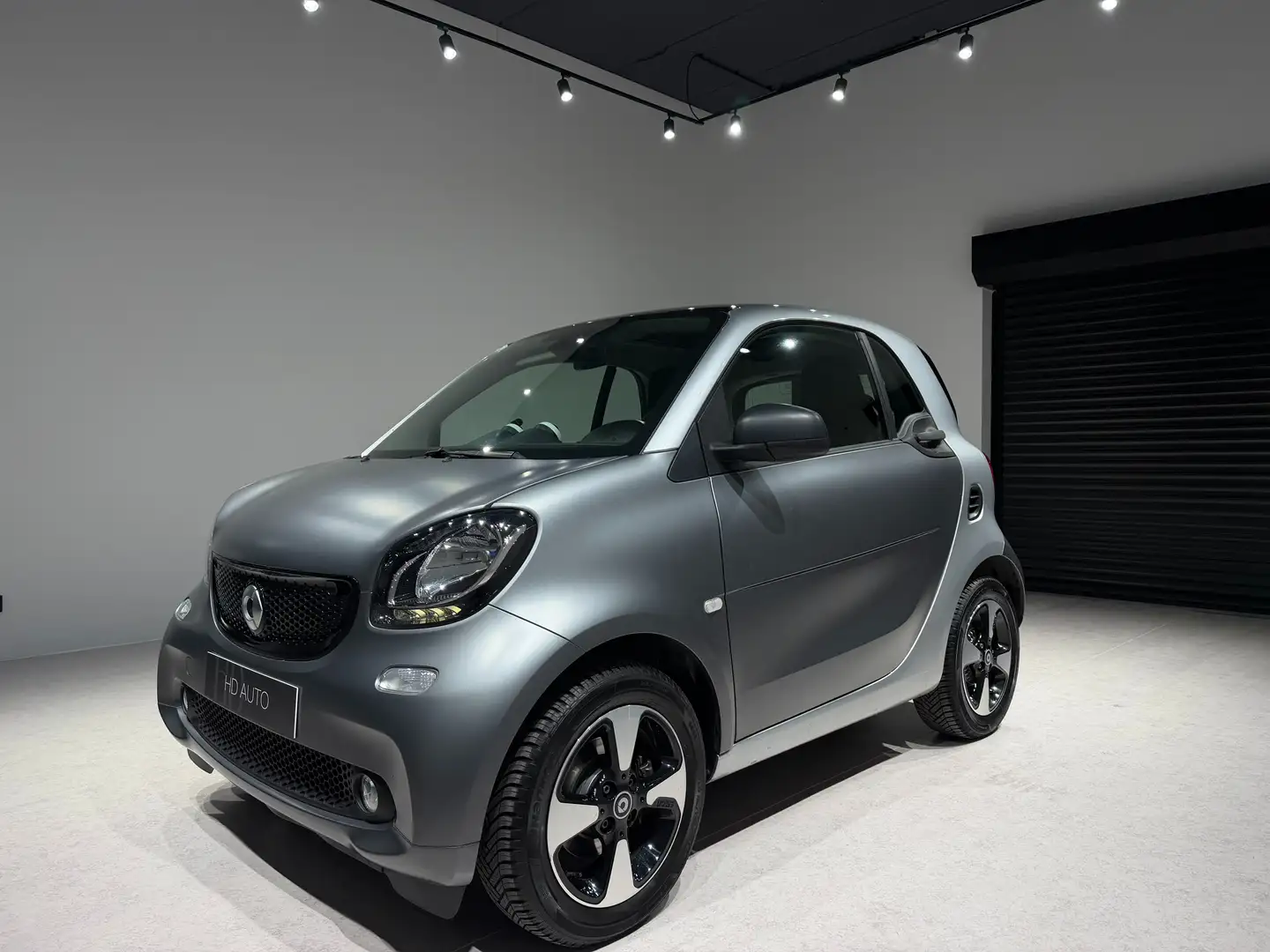 smart forTwo coupé 1.0i Sport//1ER PRO AVEC 51.200KM//AUTO// Gris - 2