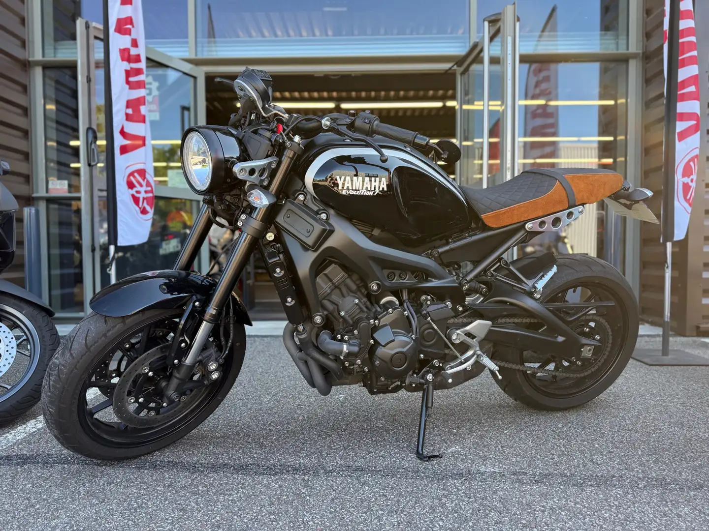 Yamaha XSR 900 Noir - 1