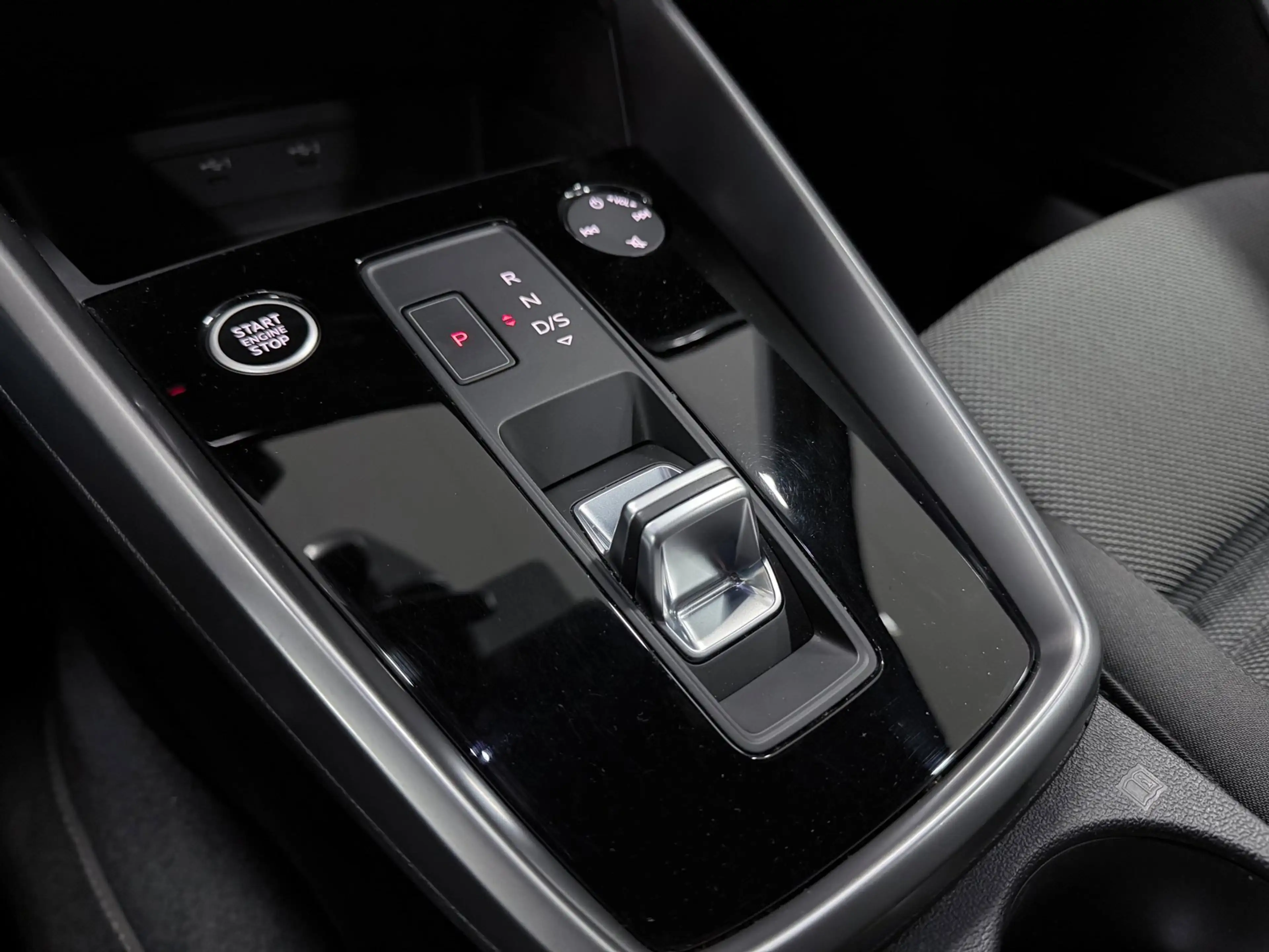 Audi A3 Sportback 45 TFSI e S edition Competition NAVI/STO — photo 26