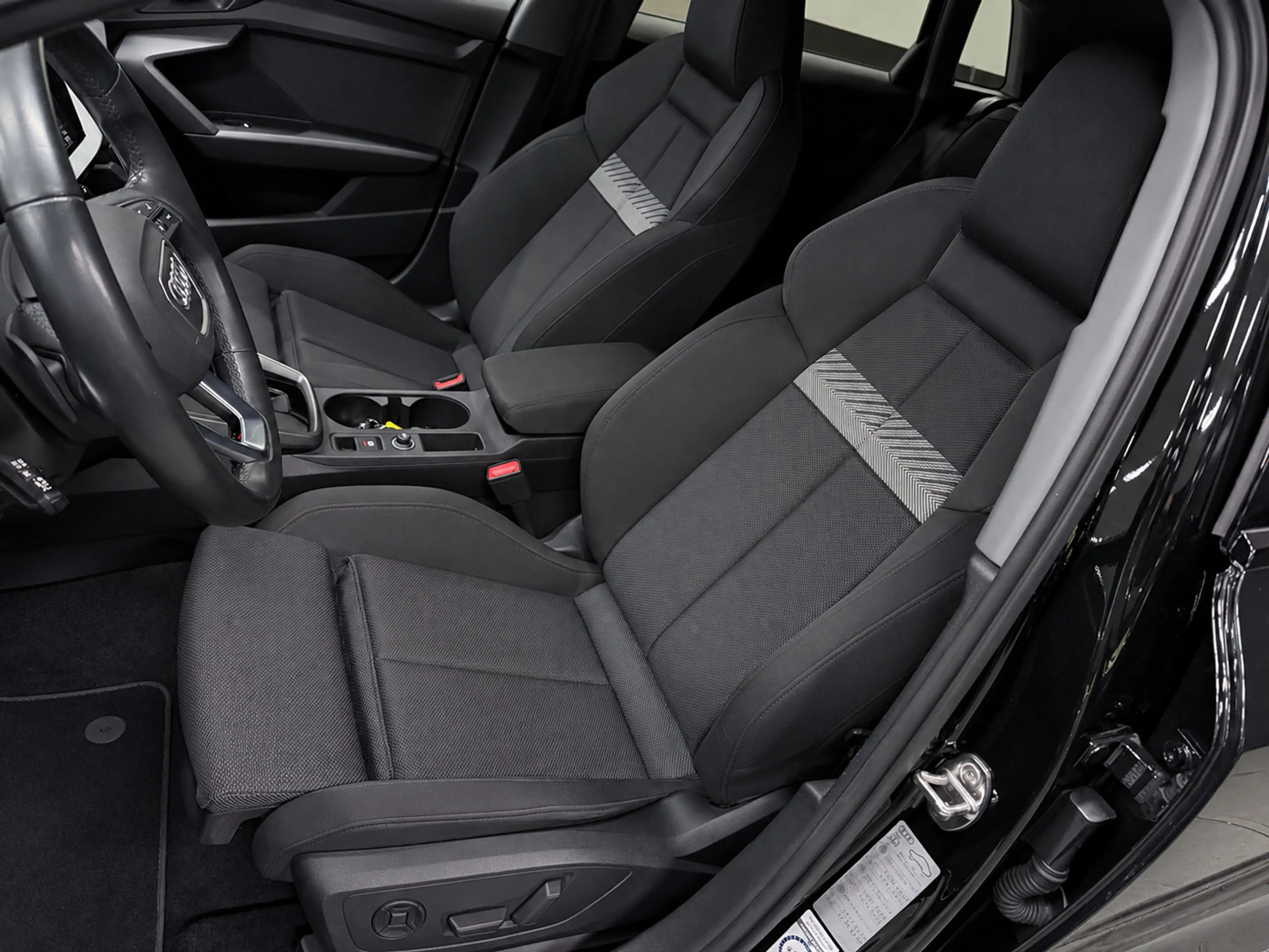 Audi A3 Sportback 45 TFSI e S edition Competition NAVI/STO — photo 13