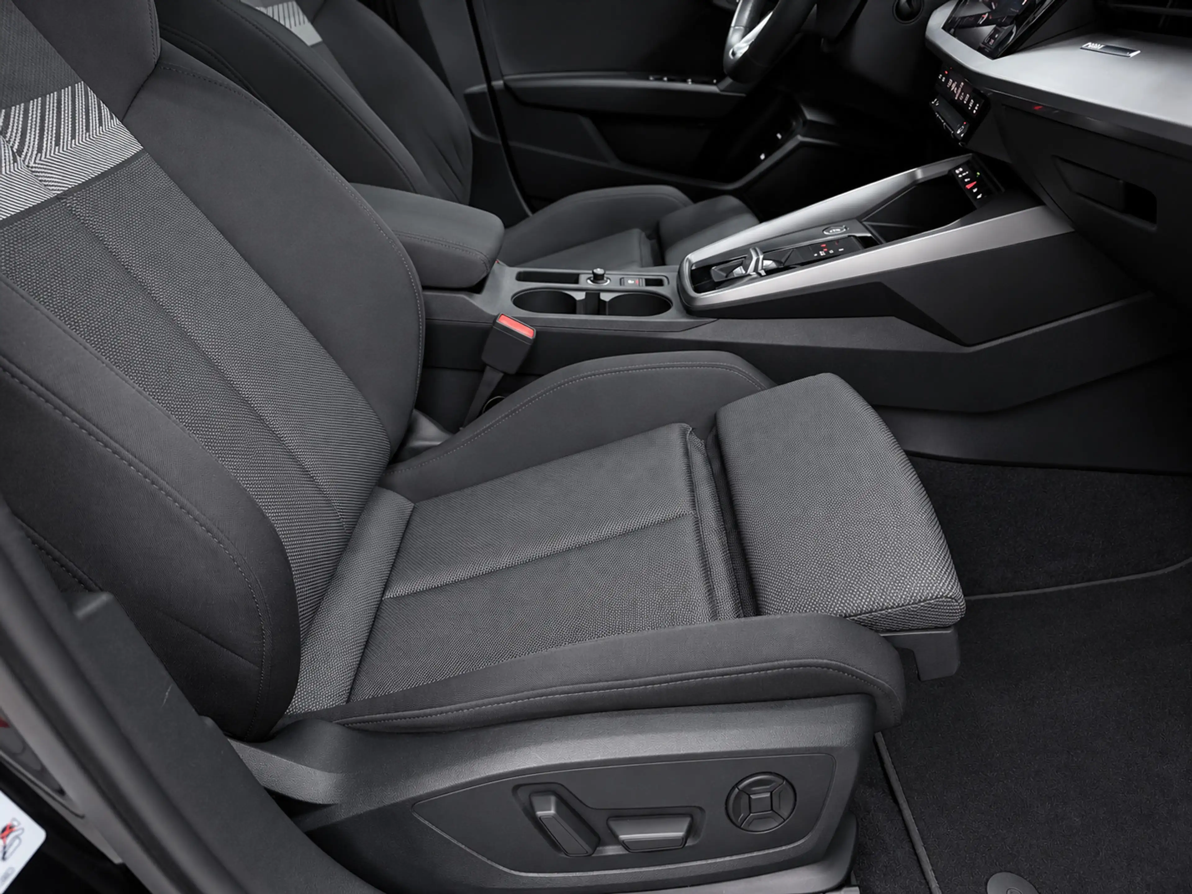 Audi A3 Sportback 45 TFSI e S edition Competition NAVI/STO — photo 12