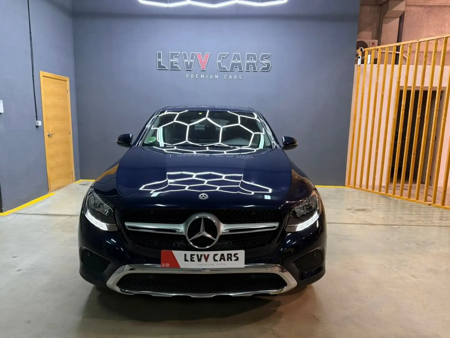 Mercedes-Benz GLC 250 Coupé () d 4MATIC Blau - 1