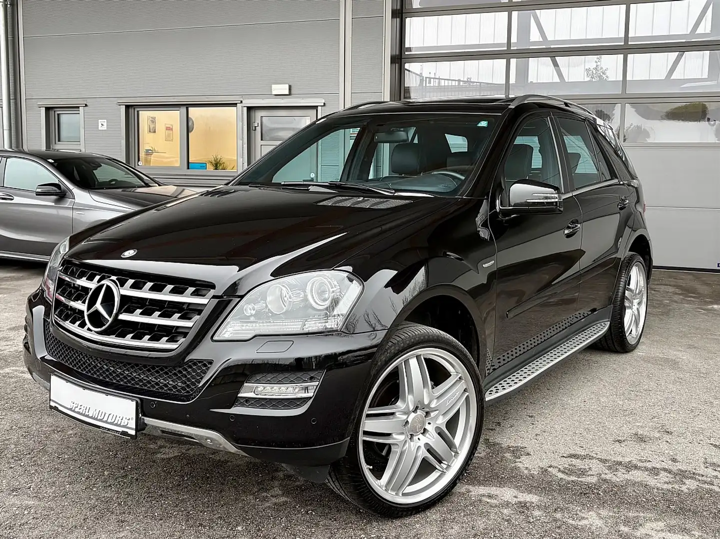 Mercedes-Benz ML 350 4MATIC Aut. *Voll * Neu * TOP Schwarz - 1